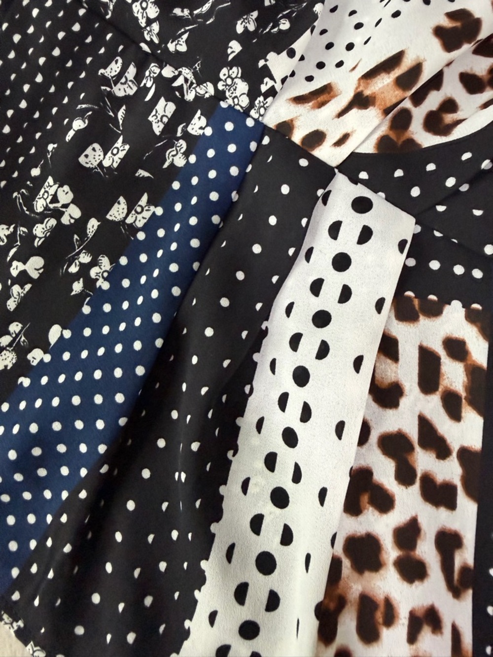 CAbi Crossover Cami, Mixed Print V-Neck Cami in Black White Navy, SZ 8 - Picture 4 of 14